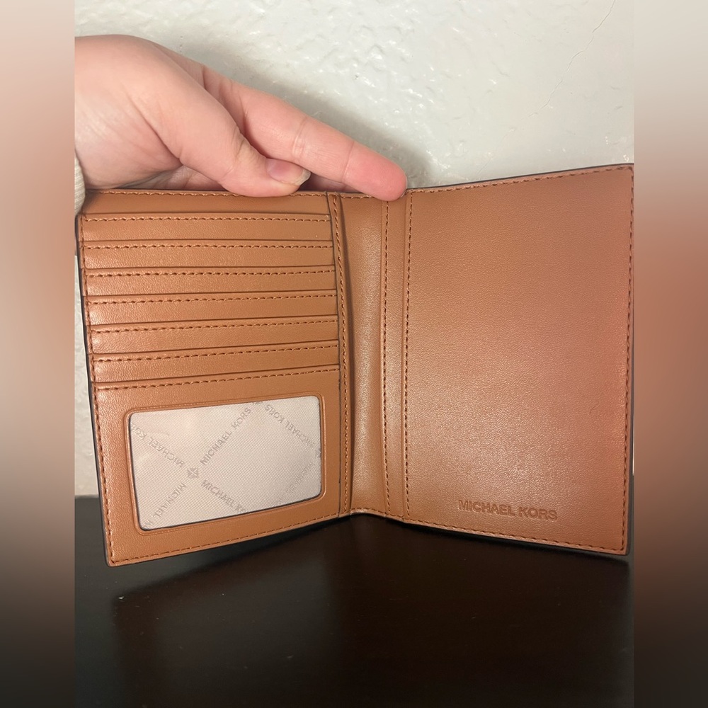 ✨NWOT - Michael Kors Bedford Travel Passport Leather Wallet Holder✨ - Picture 7 of 9